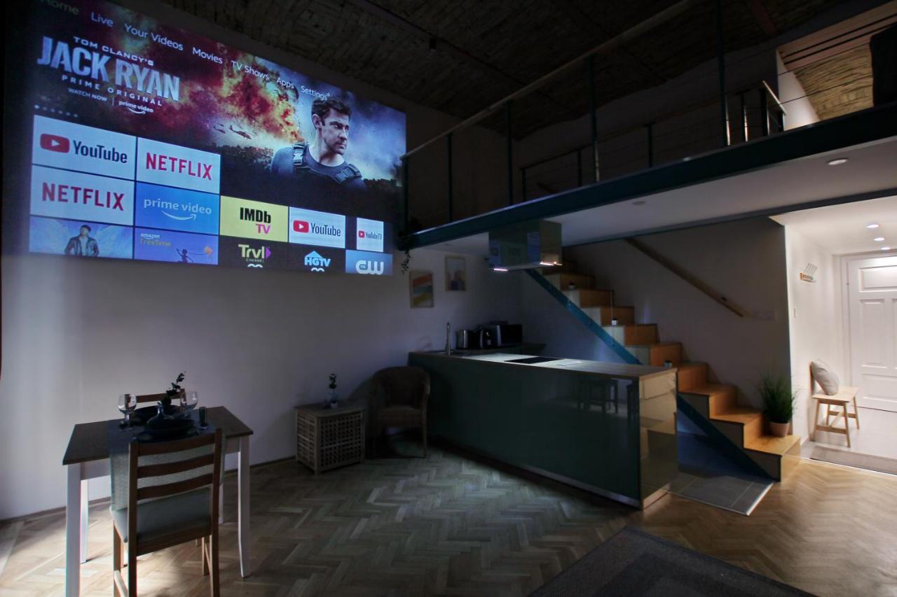 Awesome Budapest Downtown Studio W Balcony & Free Private Parking Exterior foto